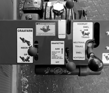 Grondsleuvenfrees / Kettinggraafmachine 
