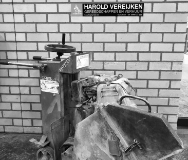 Voegenzaagmachine benzine max. 240 mm. zaagdiepte