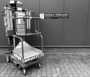 Hoogwerker verticaal 9.5 meter werkhoogte