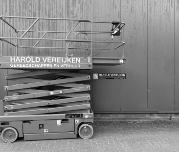 Hoogwerker schaar 12 m werkhoogte 1.20m breed